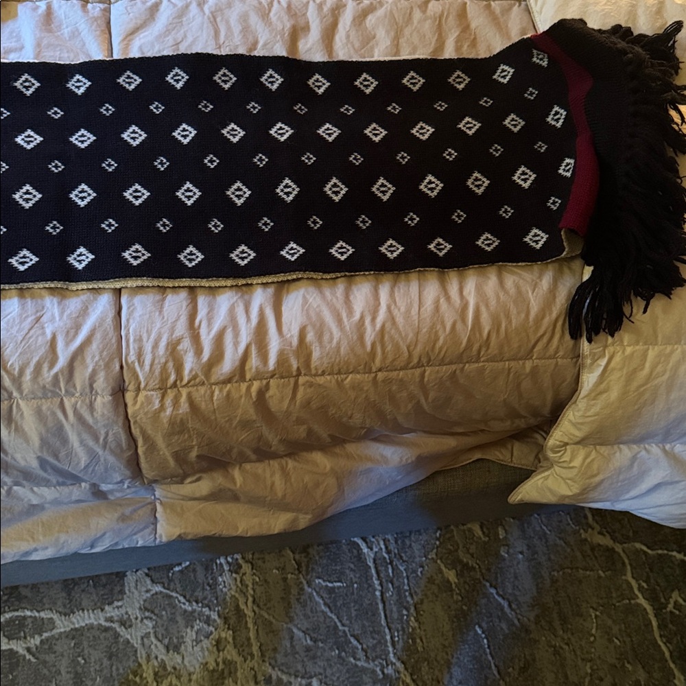 Anne Klein 50% Wool Black and White Geometric Patterned Scarf